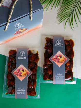 Picture of Khalas stuffed with almonds